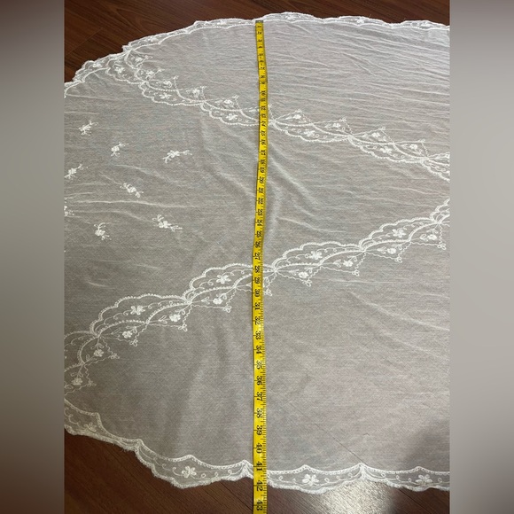 Elegant White Lace Bridal Veil main image 9